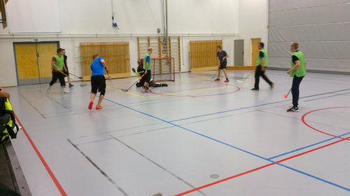 Nuorten ja aikuisten sähly Keminmaan Keskuskoululla maanantaisin 19.00-20.00 (pieni kuva)